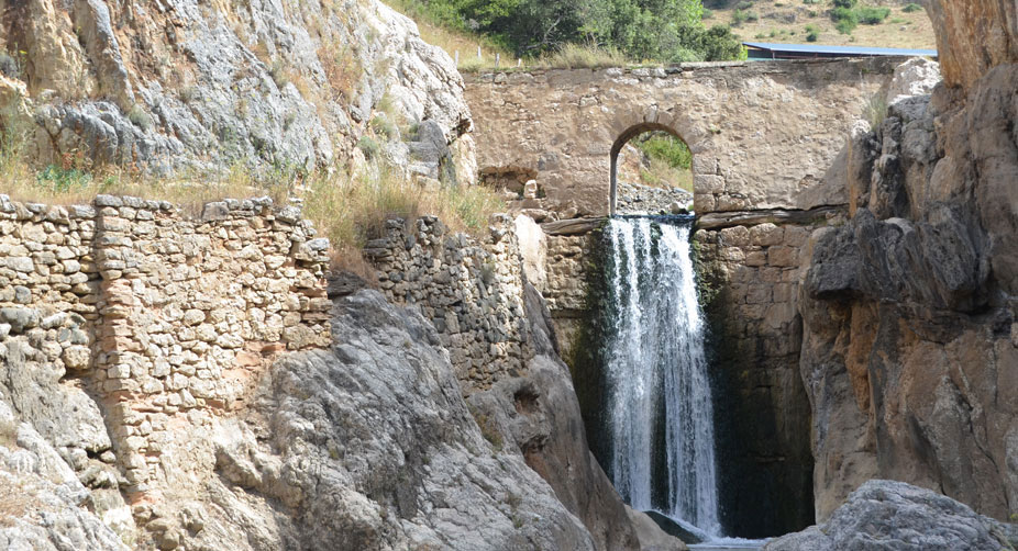 Manantial de Salinas de Oro.