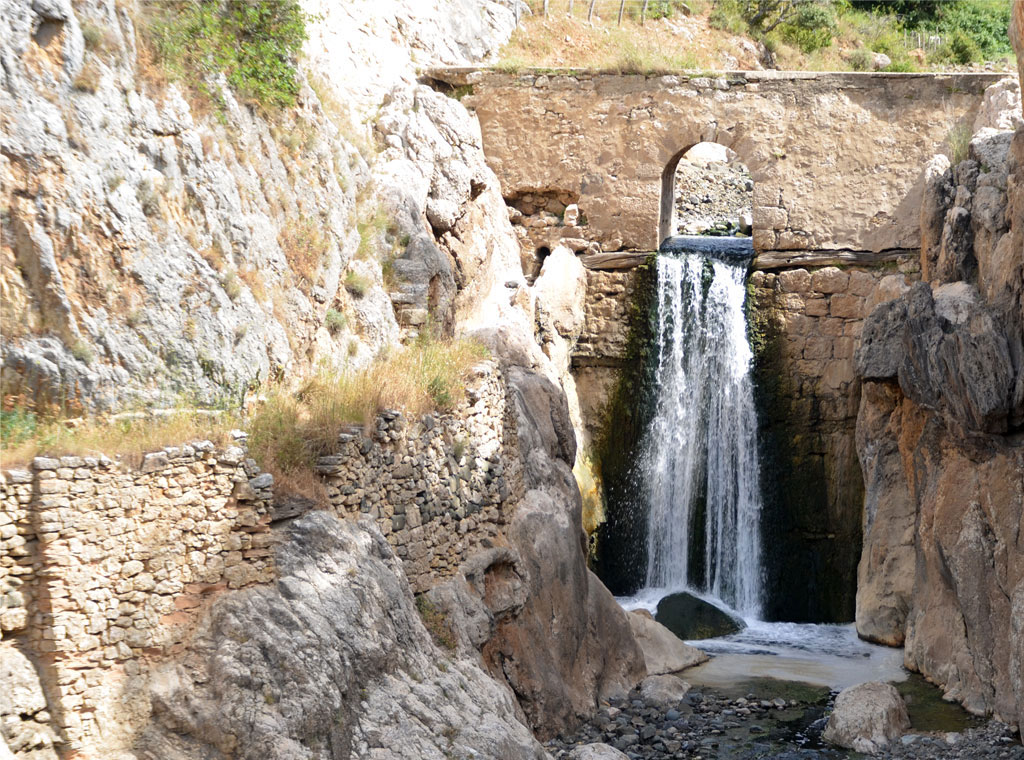 Sal de Manantial extraida de forma artesanal de salinas de oro.